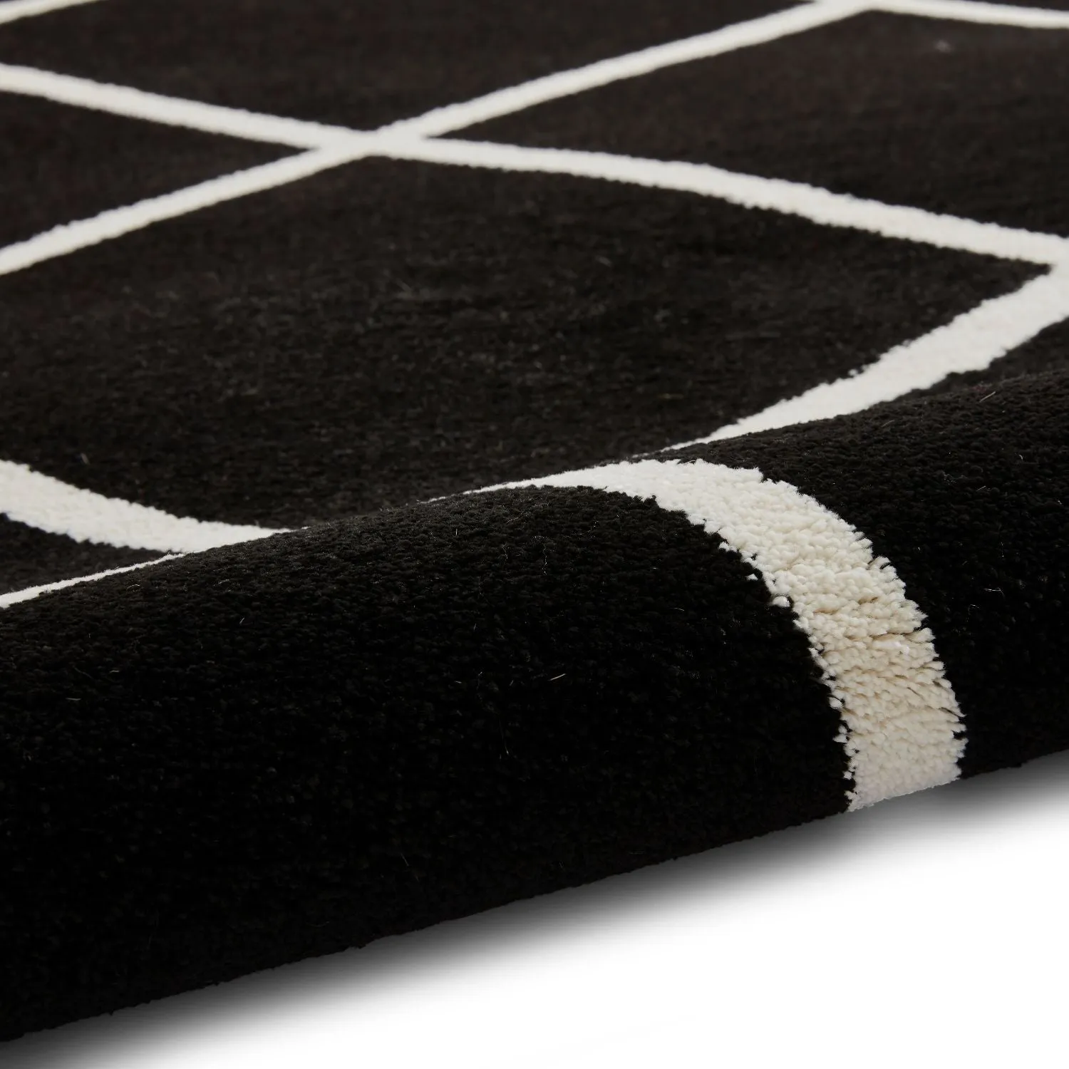 Brooklyn BRK35 Black and White Modern Diamond Rug