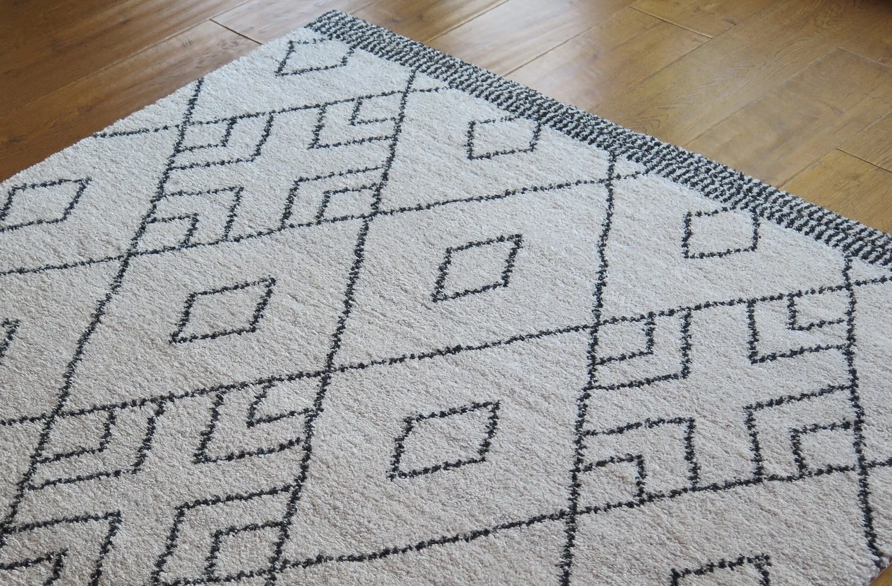 Marjan-Diamond/Rhombus Pattern Geometric Thick Soft Shaggy Rug (Cream/Grey, 120x170cm)