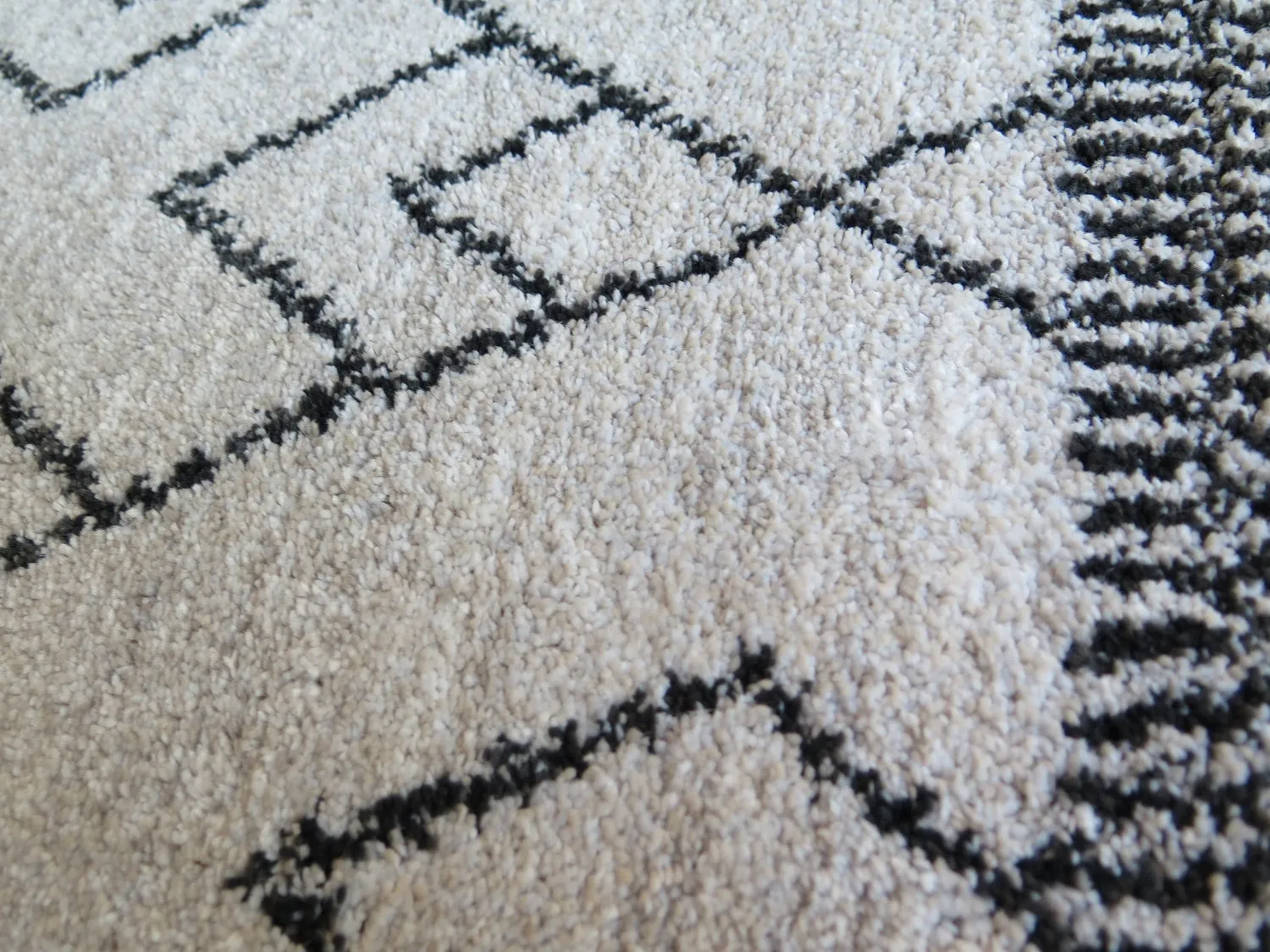 Marjan-Diamond/Rhombus Pattern Geometric Thick Soft Shaggy Rug (Cream/Grey, 120x170cm)