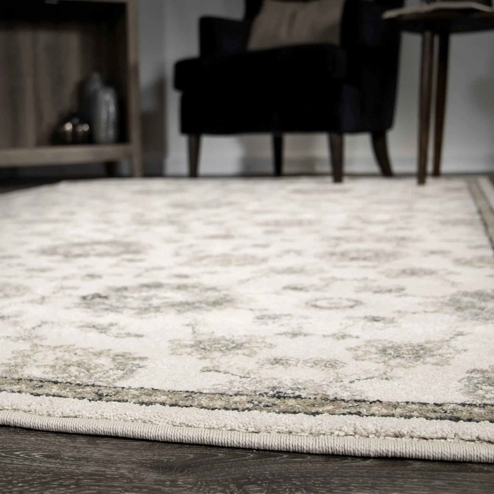 Riverstone 9013 Manor Sarouk Soft White Rug