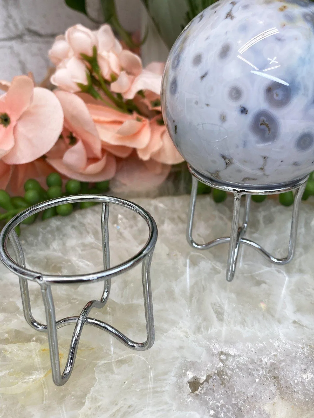 Simple Metal Crystal Sphere Stands