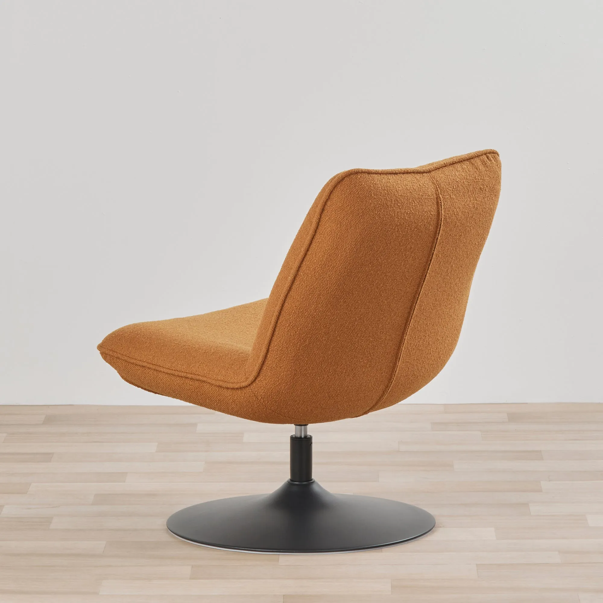 Walter Lounge Chair - Caramel